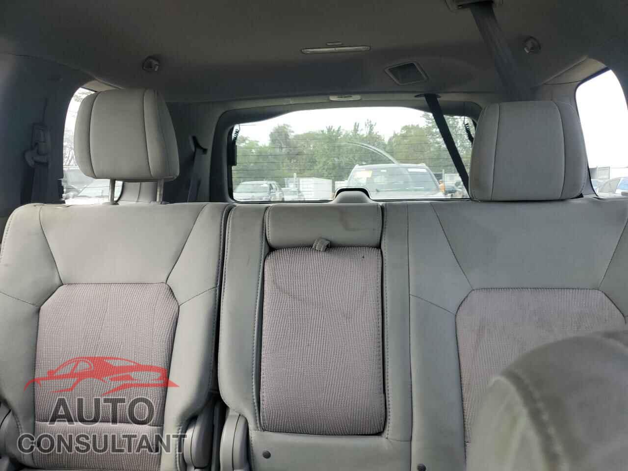 HONDA PILOT 2015 - 5FNYF4H38FB026248