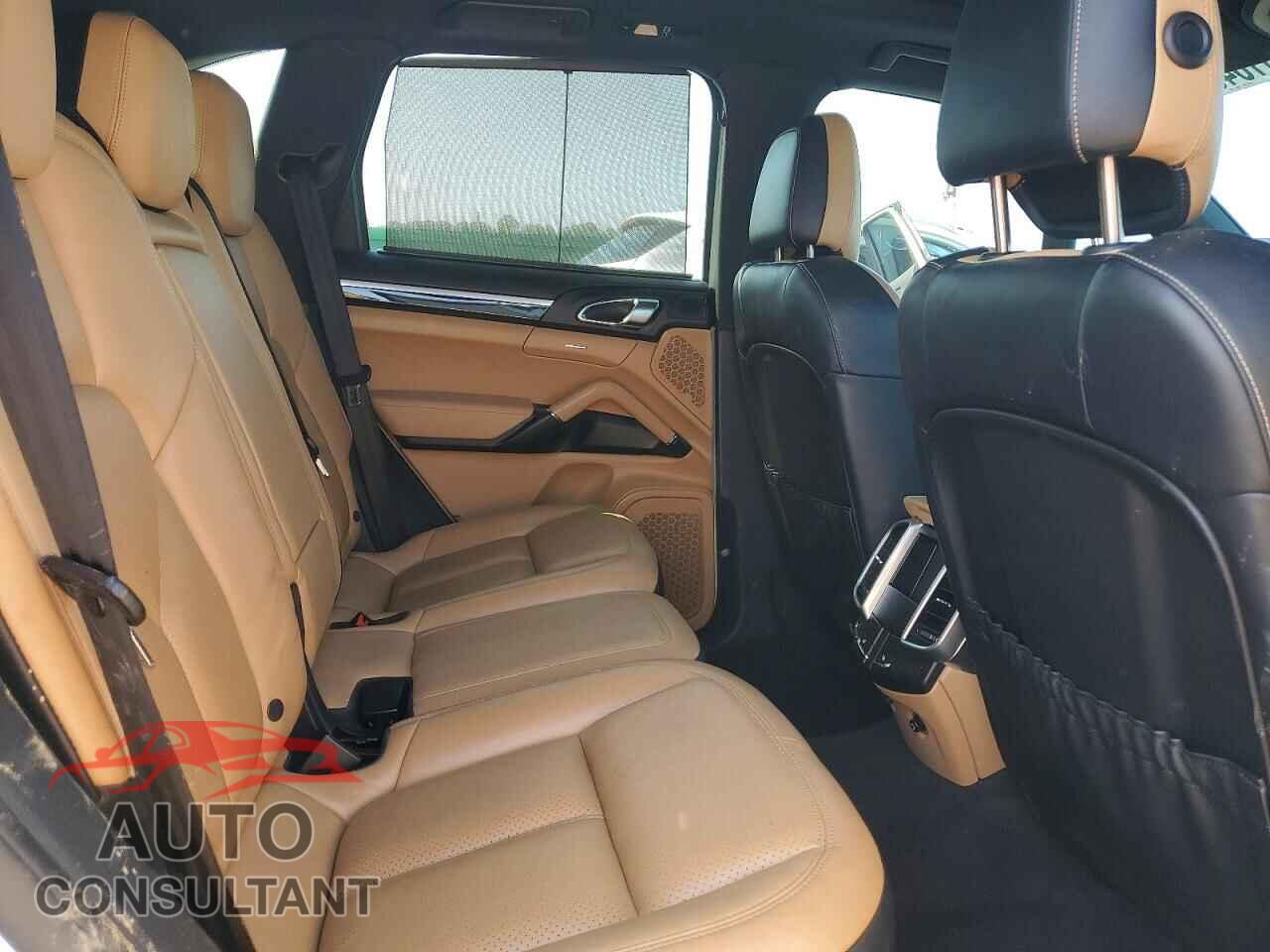 PORSCHE CAYENNE 2015 - WP1AF2A28FLA37480