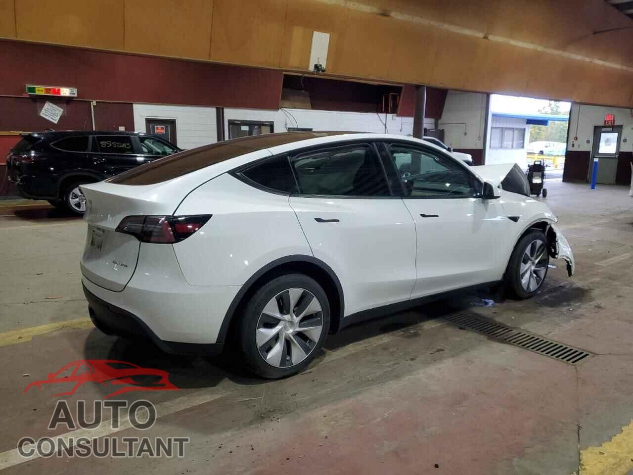 TESLA MODEL Y 2023 - 7SAYGAEEXPF690959