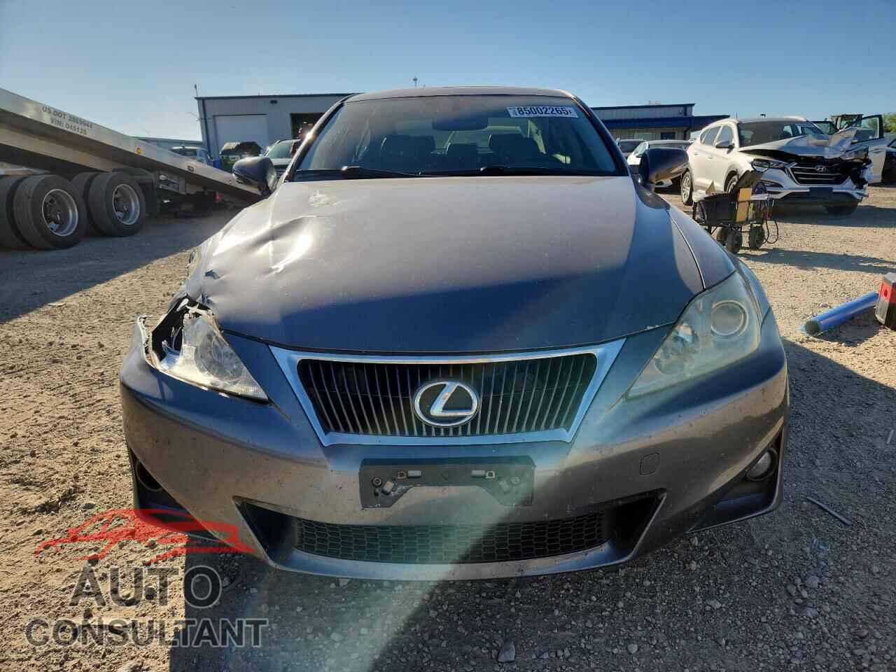 LEXUS IS 2012 - JTHCF5C20C5055365