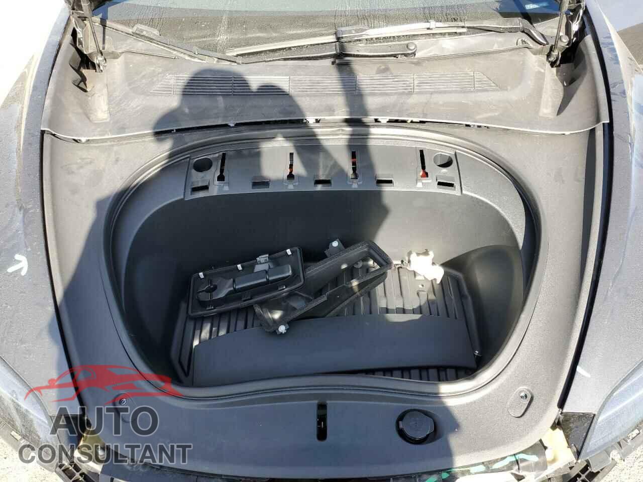 TESLA MODEL 3 2024 - 5YJ3E1EA3RF721577