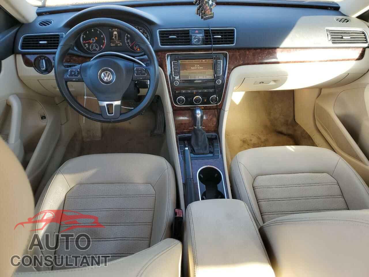 VOLKSWAGEN PASSAT 2013 - 1VWCH7A36DC066531