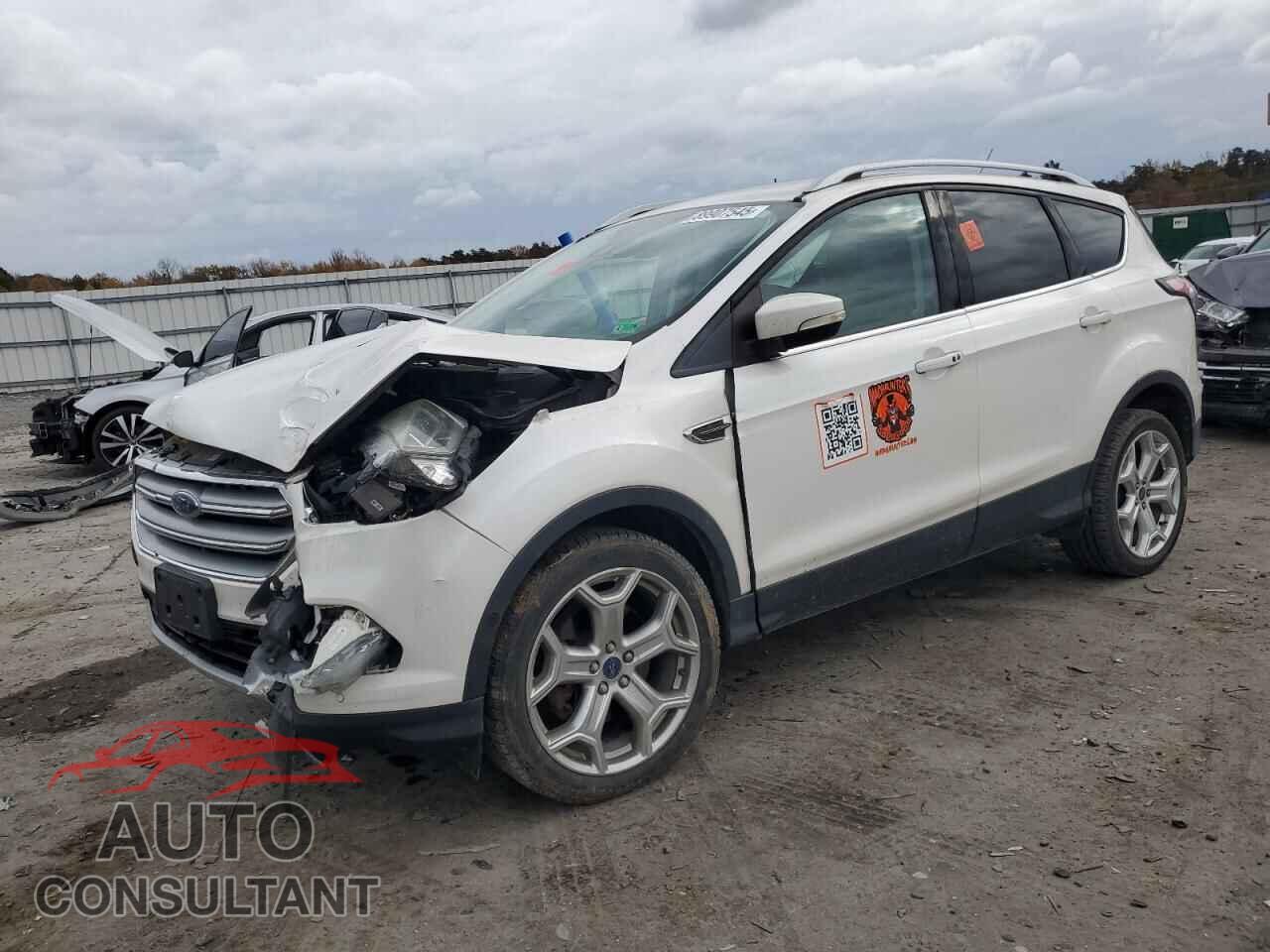 FORD ESCAPE 2017 - 1FMCU9J96HUD06574