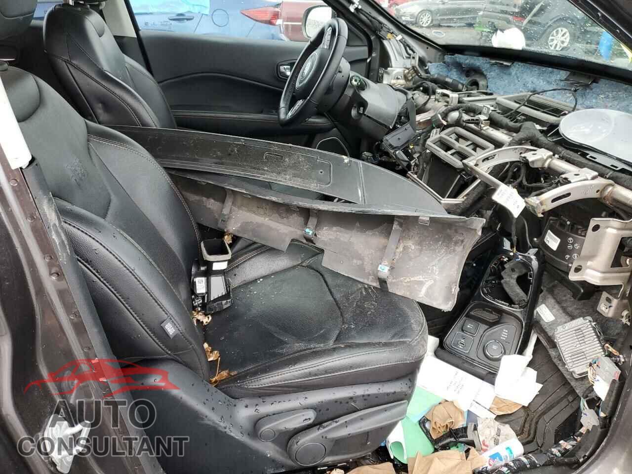 JEEP COMPASS 2020 - 3C4NJDCB7LT119811