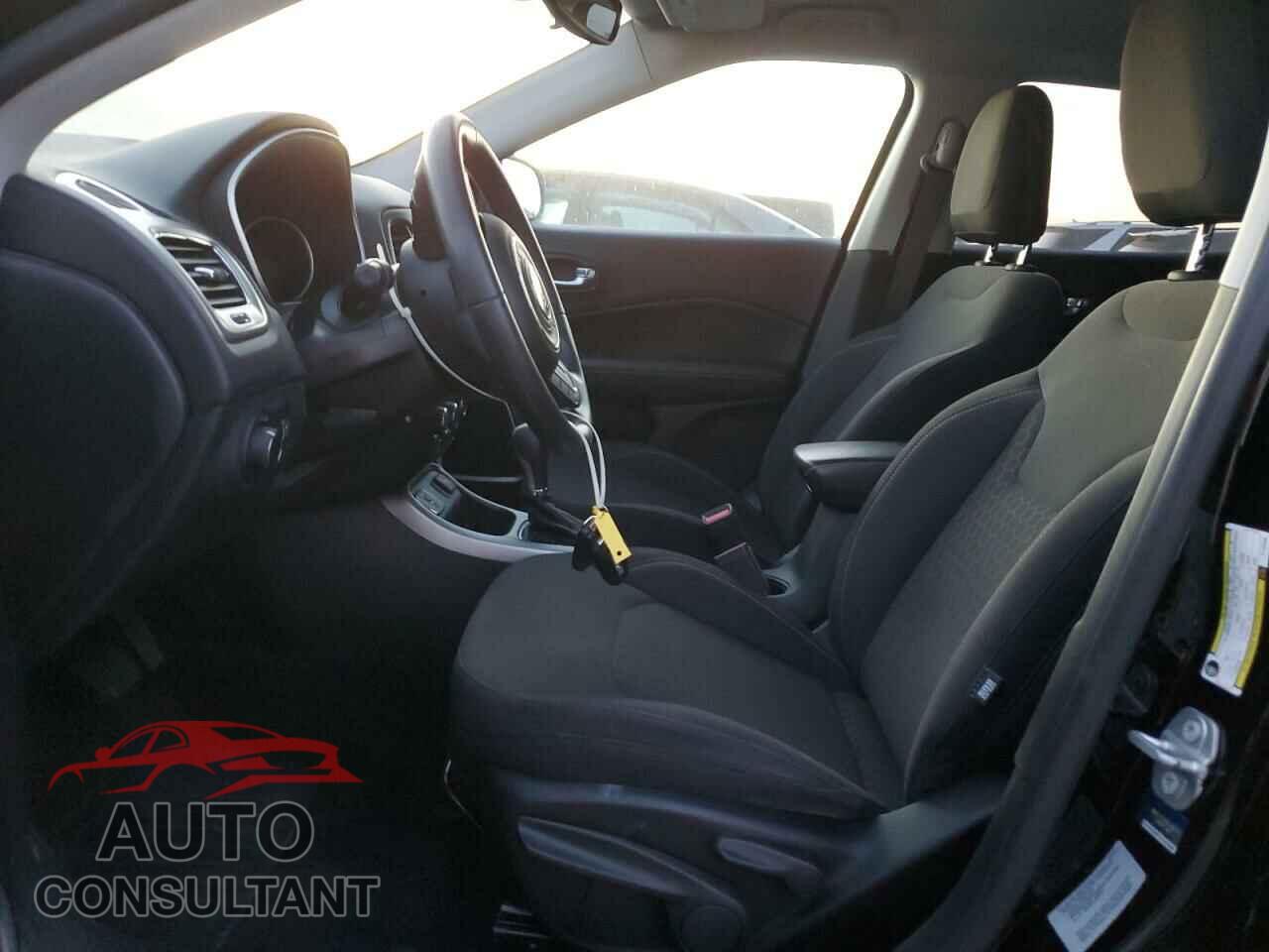 JEEP COMPASS 2018 - 3C4NJCAB2JT123095