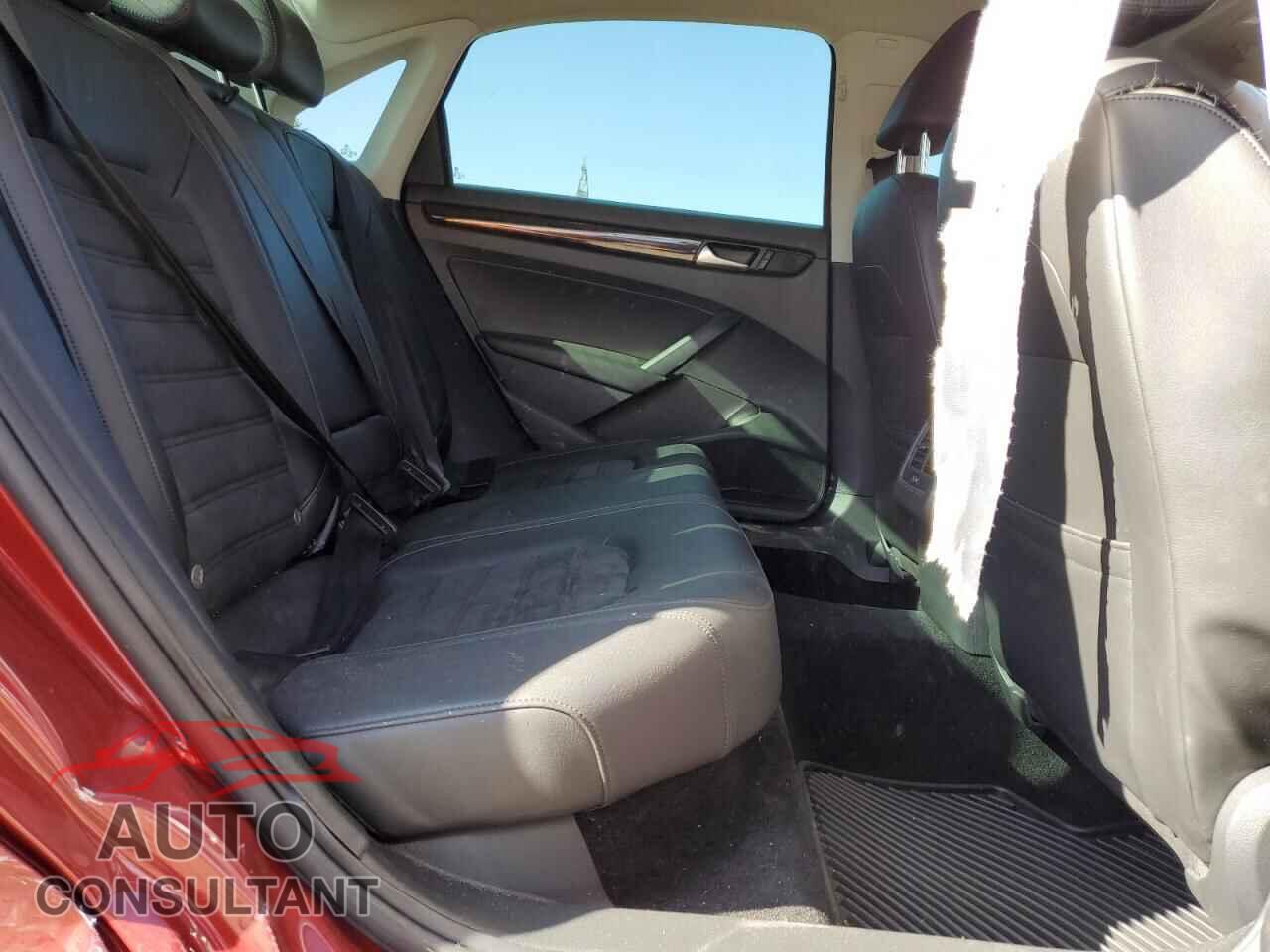 VOLKSWAGEN PASSAT 2015 - 1VWCV7A33FC044420