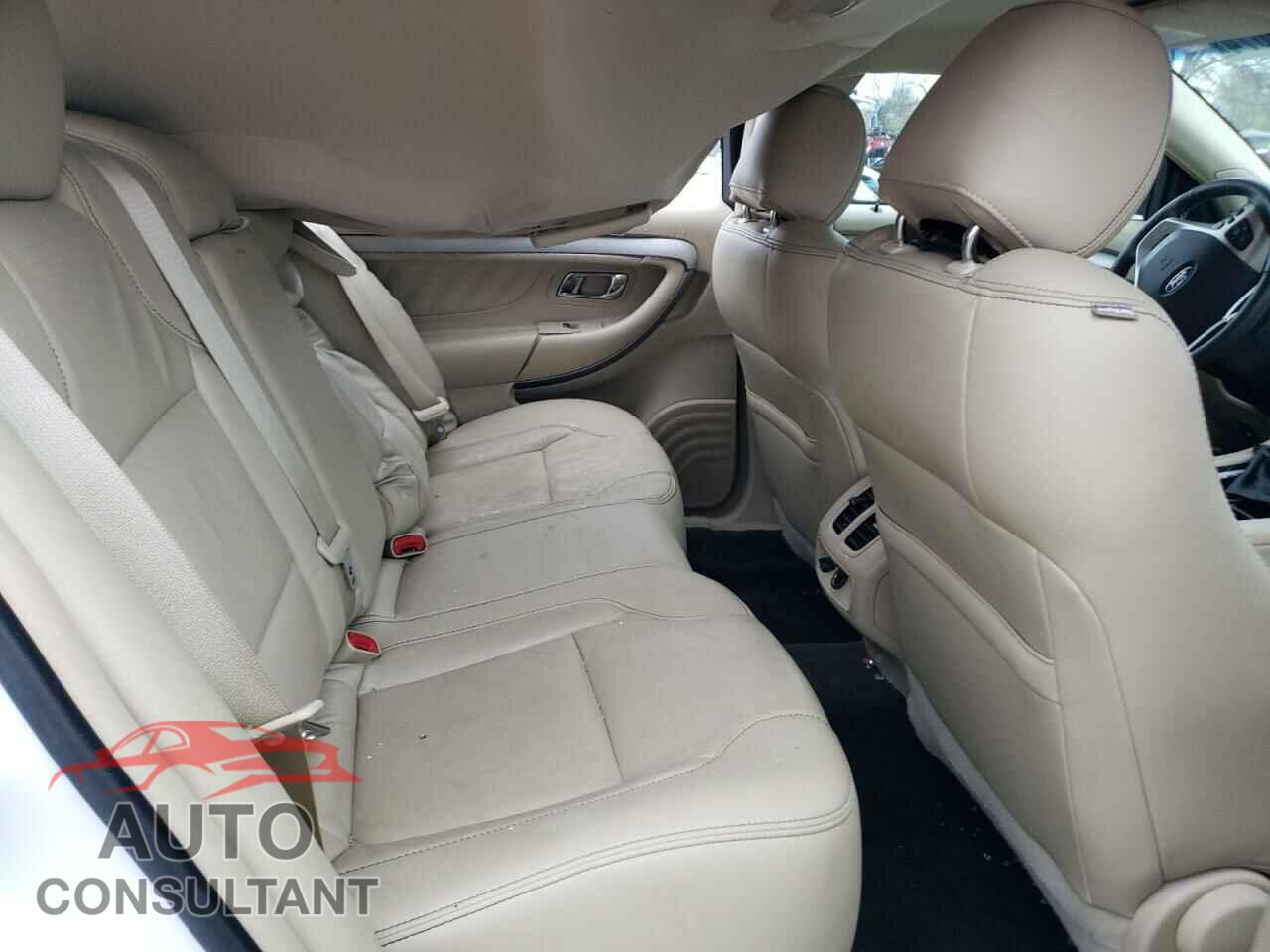 FORD TAURUS 2017 - 1FAHP2E84HG127433