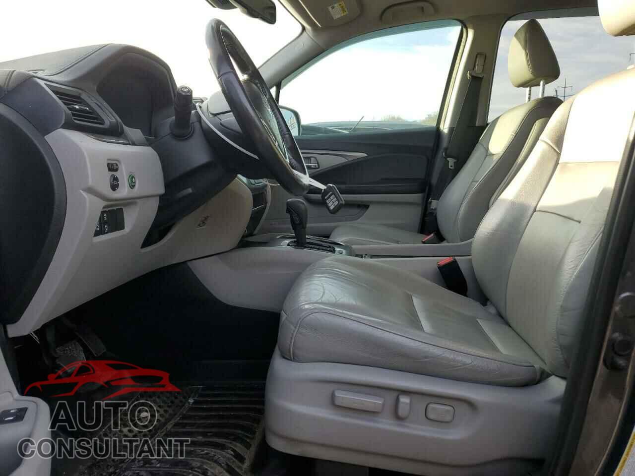 HONDA PILOT 2018 - 5FNYF6H66JB048697