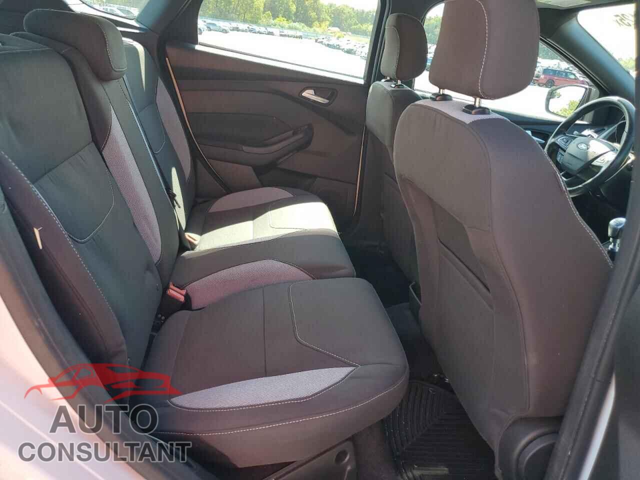 FORD FOCUS 2017 - 1FADP3L9XHL251066