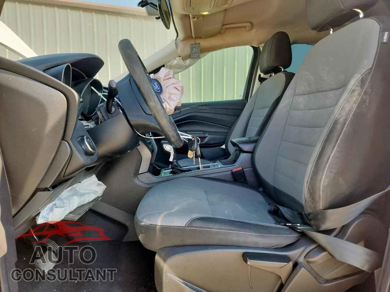 FORD ESCAPE 2017 - 1FMCU0F70HUB66301