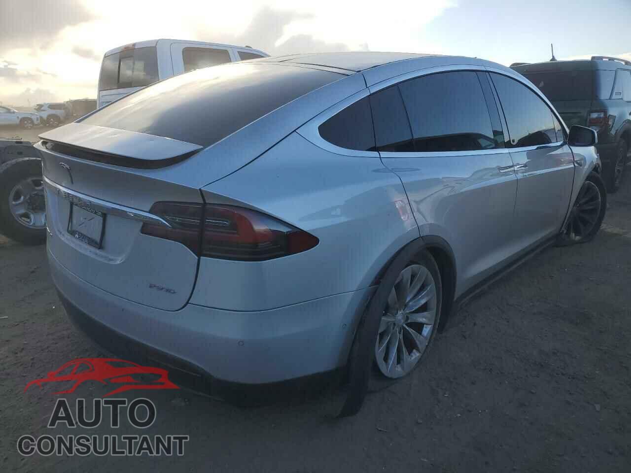 TESLA MODEL X 2016 - 5YJXCAE43GFS00390