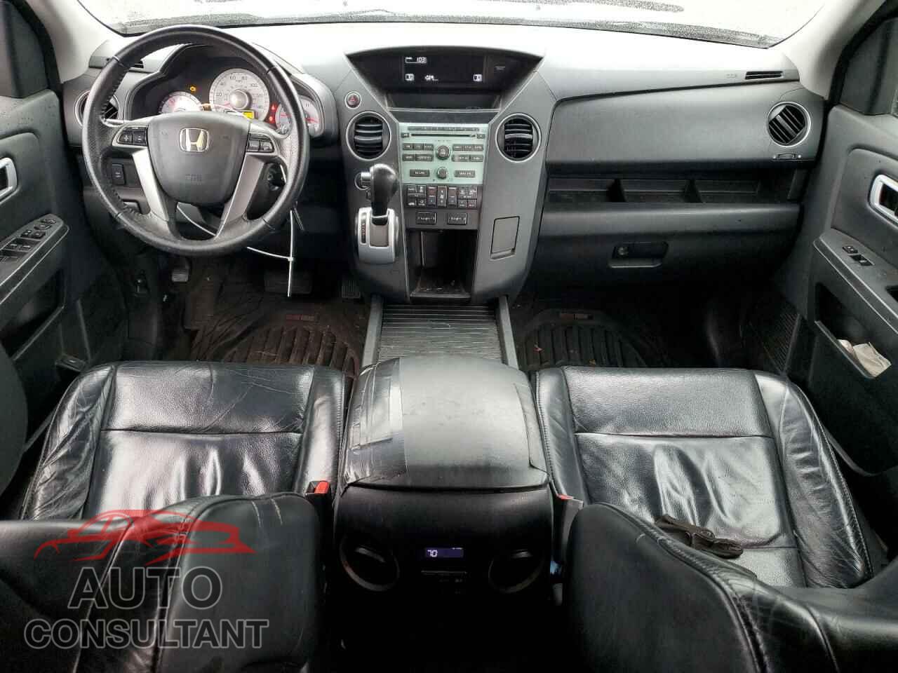 HONDA PILOT 2011 - 5FNYF4H56BB047255