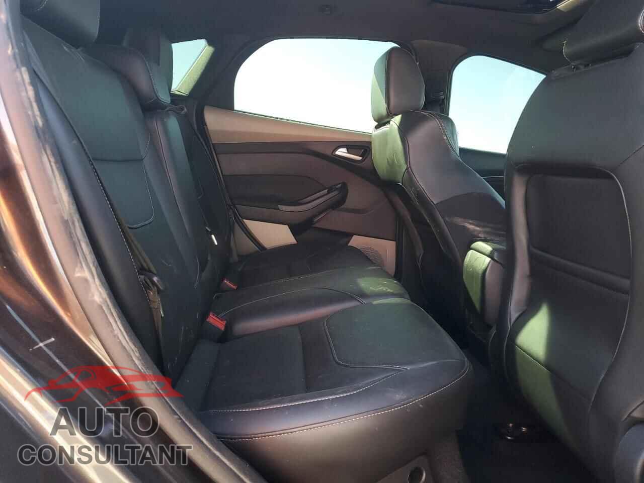 FORD FOCUS 2017 - 1FADP3L92HL308621