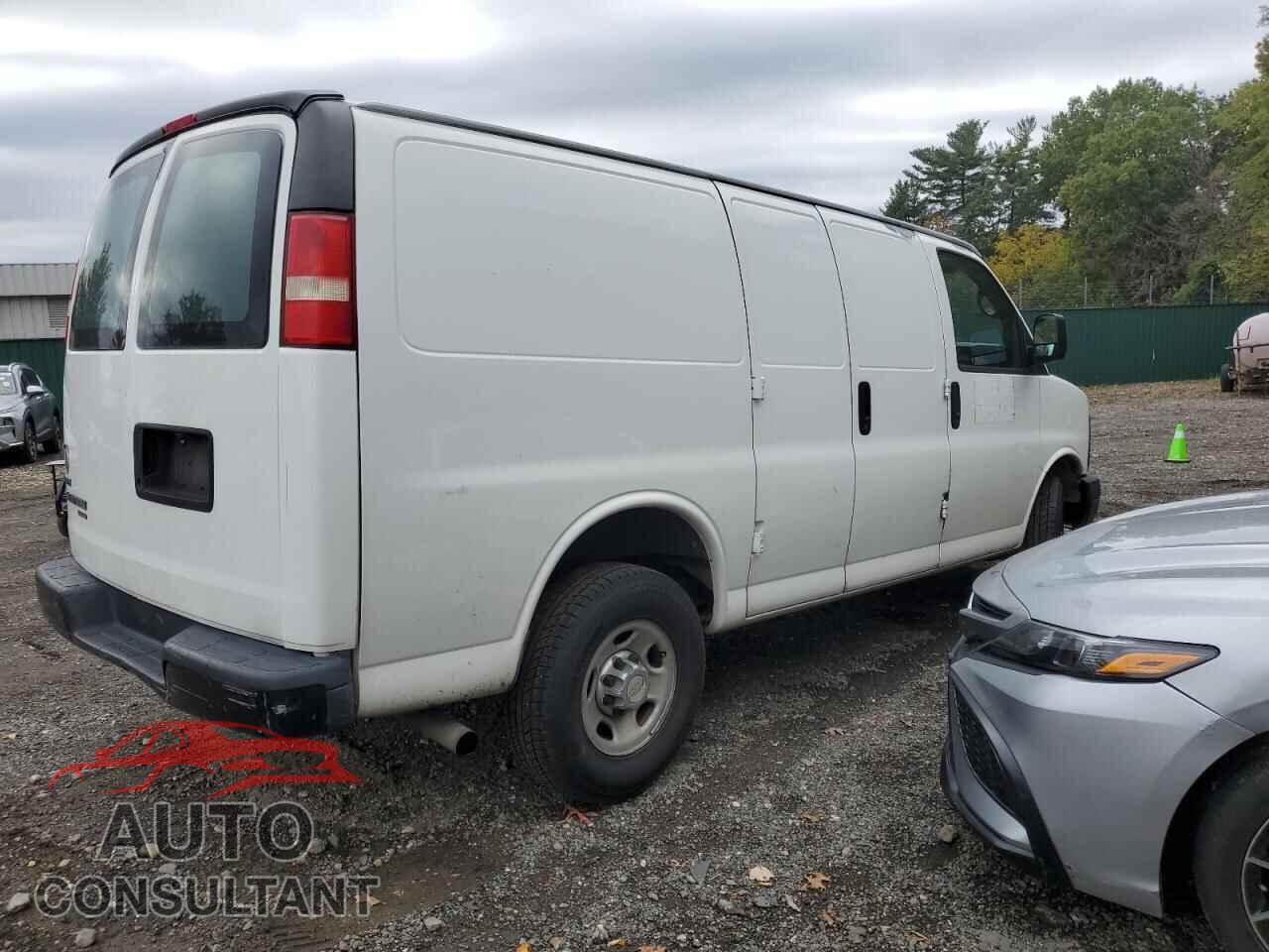 CHEVROLET EXPRESS 2011 - 1GCWGFBA6B1102575