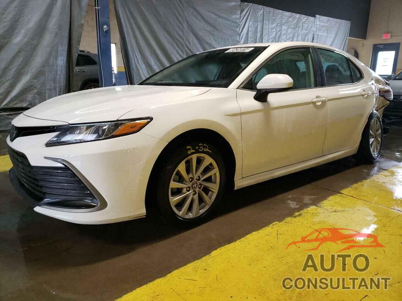 TOYOTA CAMRY 2021 - 4T1C11AK1MU588226