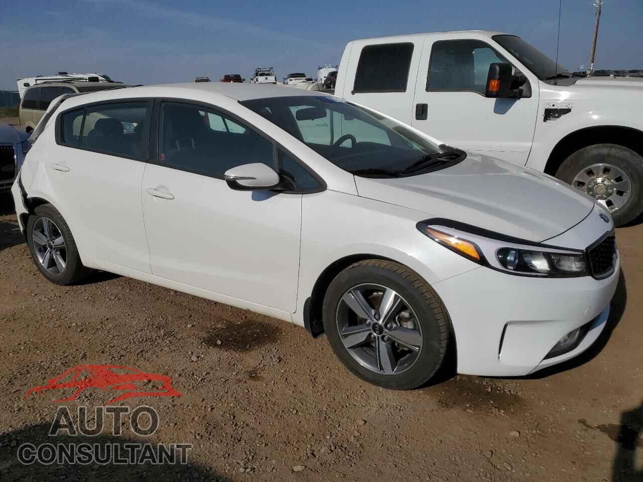 KIA FORTE 2018 - KNAFK5A82J5745257