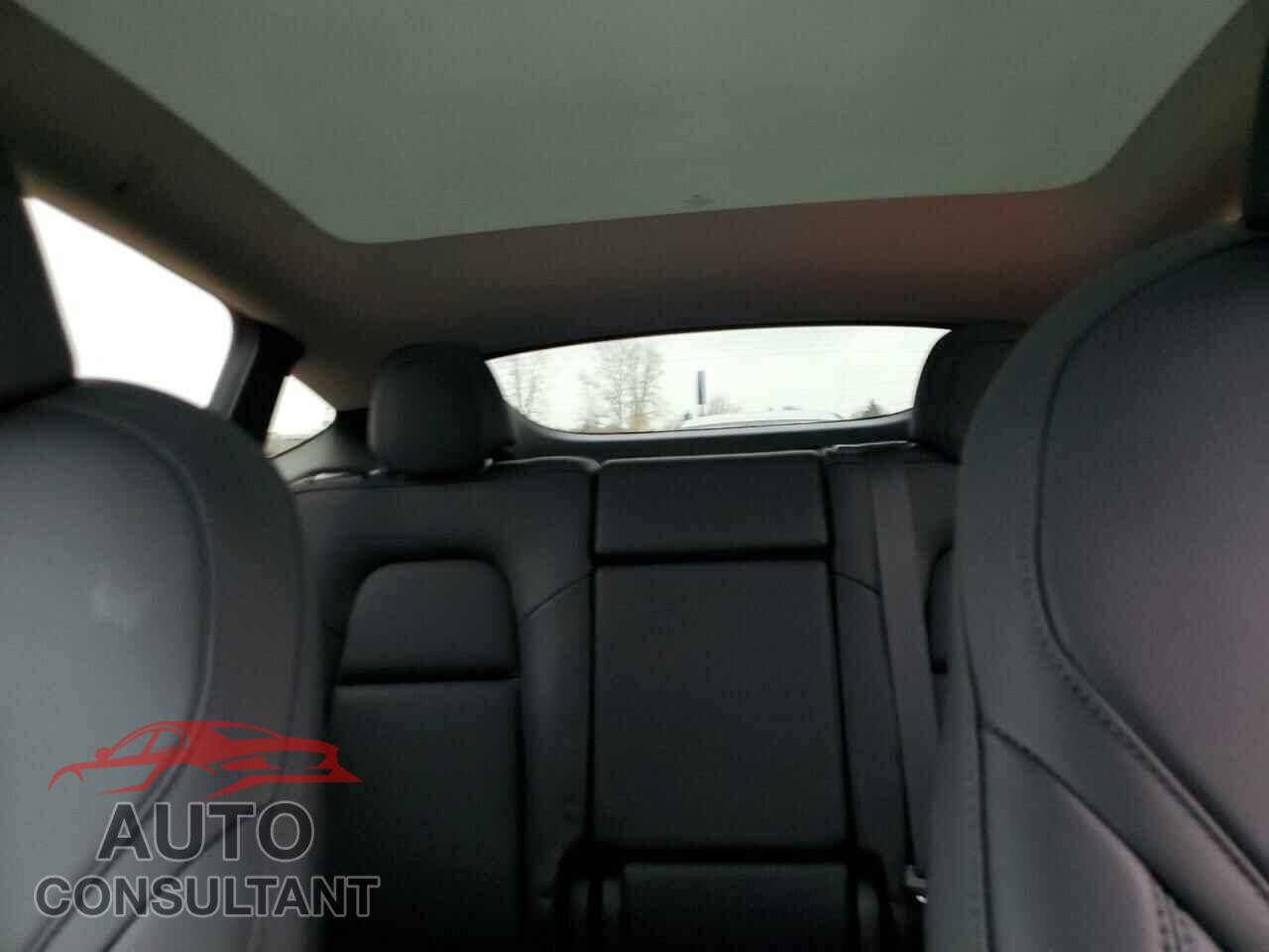 TESLA MODEL Y 2024 - 7SAYGDEE8RF988348