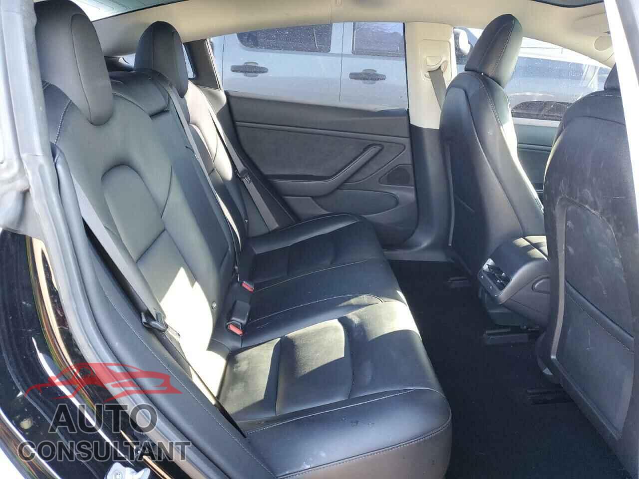 TESLA MODEL 3 2018 - 5YJ3E1EA0JF049112
