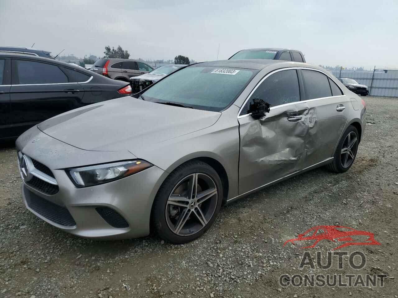 MERCEDES-BENZ A-CLASS 2019 - WDD3G4EB3KW032439