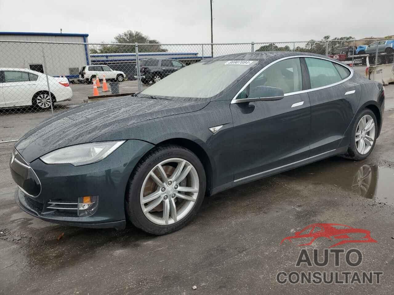 TESLA MODEL S 2013 - 5YJSA1DN6DFP21044