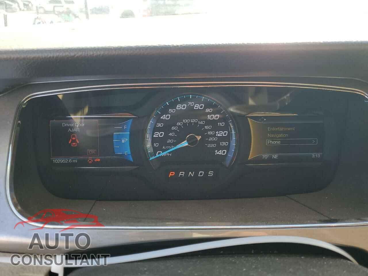 FORD TAURUS 2017 - 1FAHP2E82HG133036