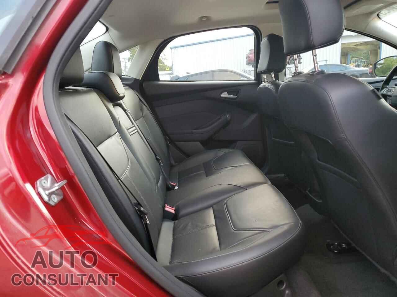 FORD FOCUS 2015 - 1FADP3F25FL277604