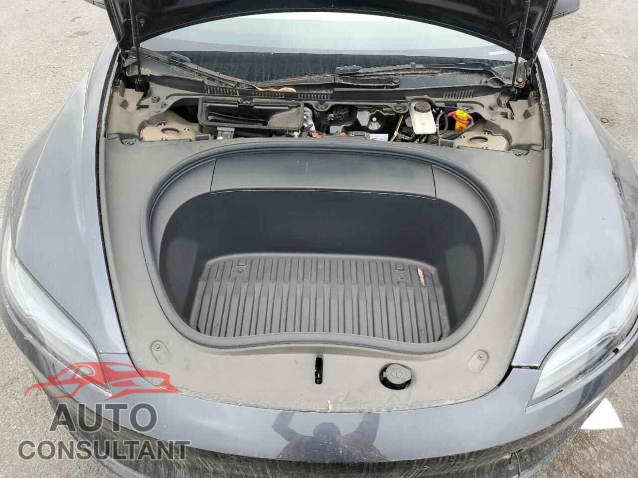 TESLA MODEL 3 2024 - 5YJ3E1EA7RF786853
