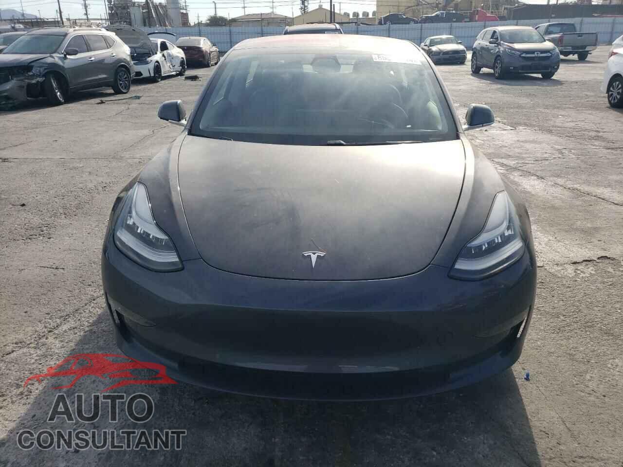 TESLA MODEL 3 2018 - 5YJ3E1EB0JF083012