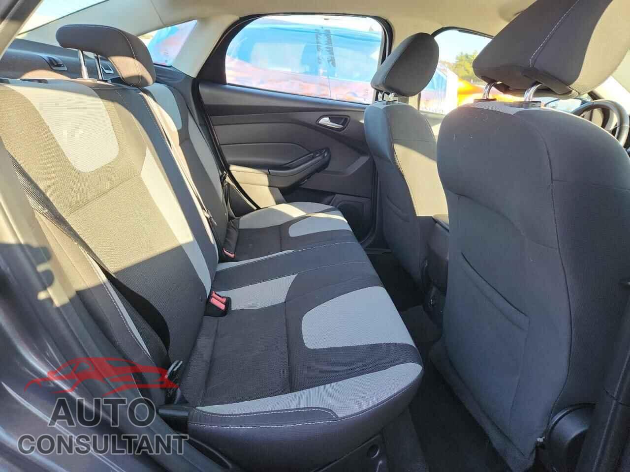 FORD FOCUS 2014 - 1FADP3F2XEL308571
