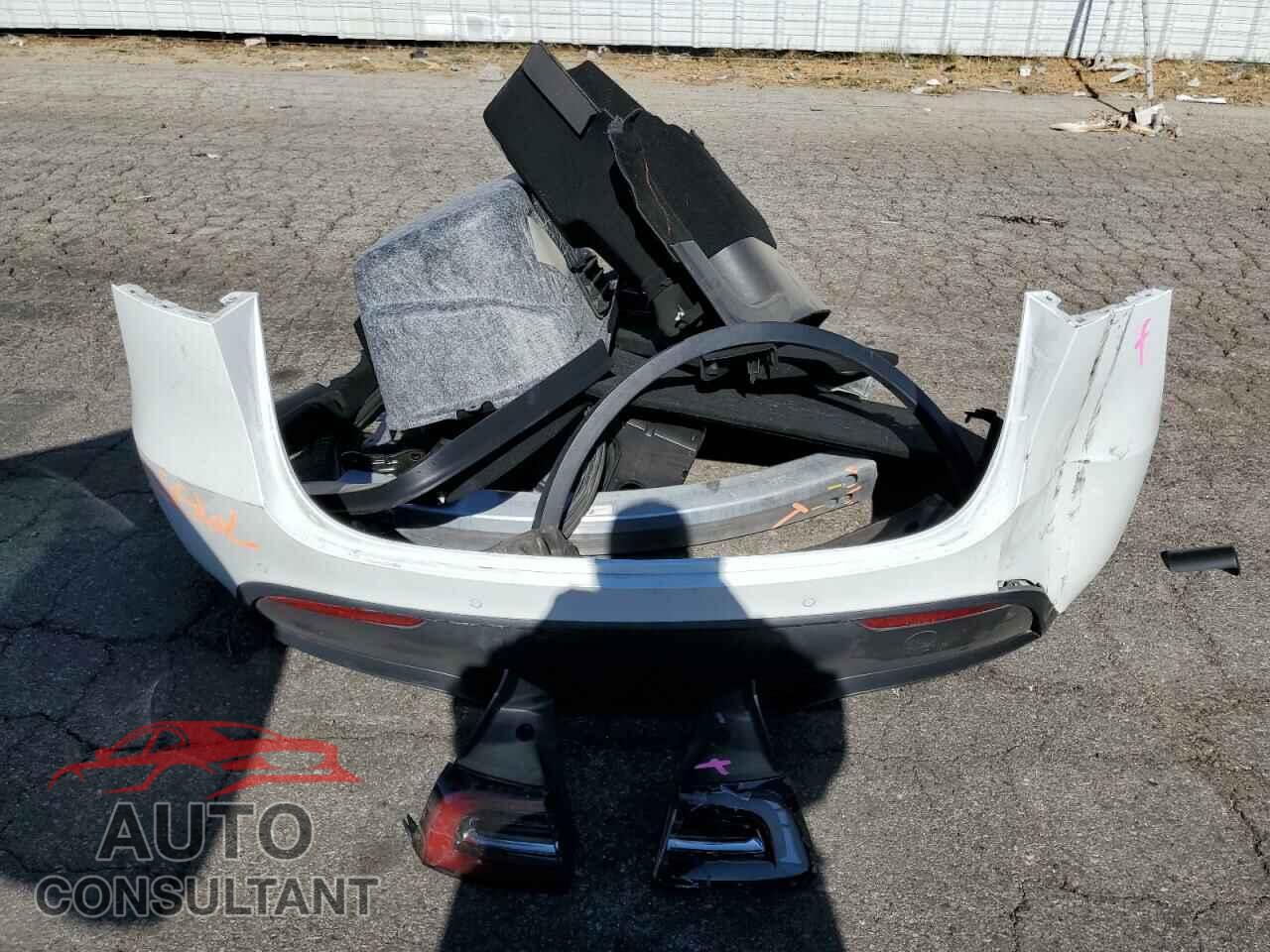 TESLA MODEL Y 2022 - 7SAYGDEE2NF402169