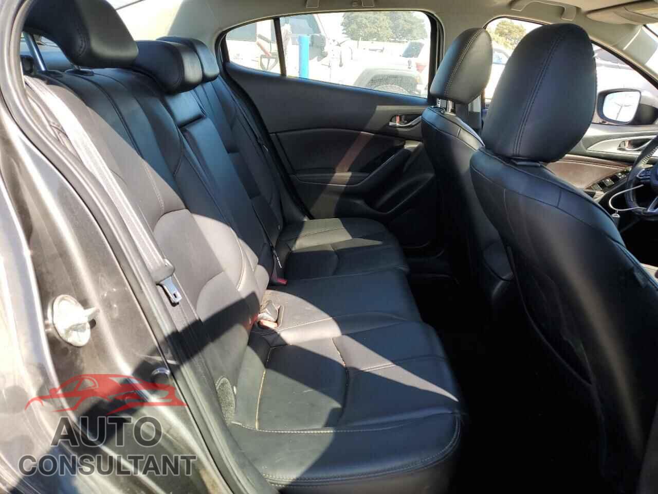 MAZDA 3 2018 - 3MZBN1V34JM239145