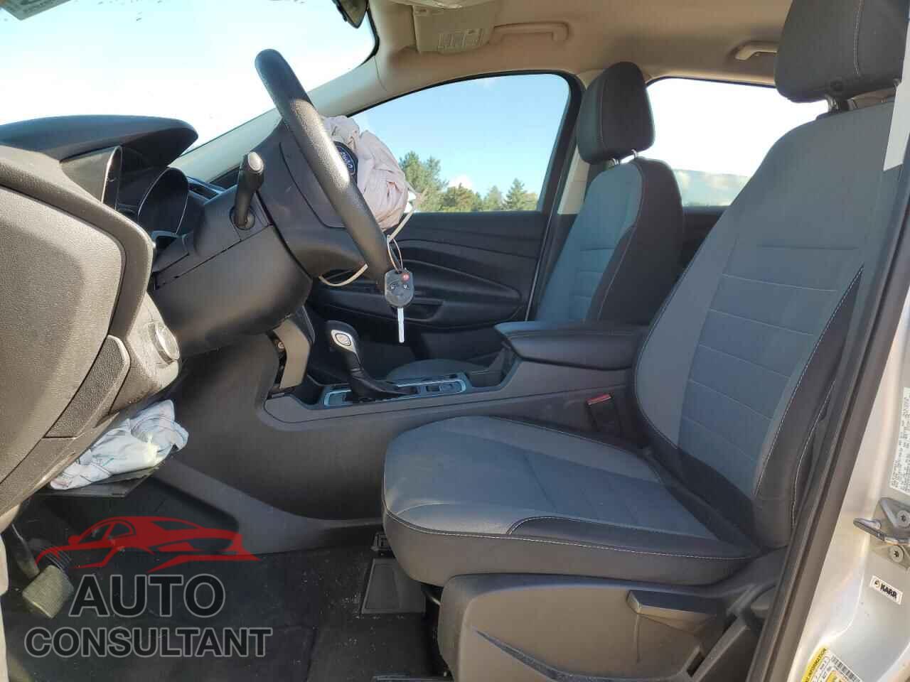 FORD ESCAPE 2017 - 1FMCU0F73HUE74613