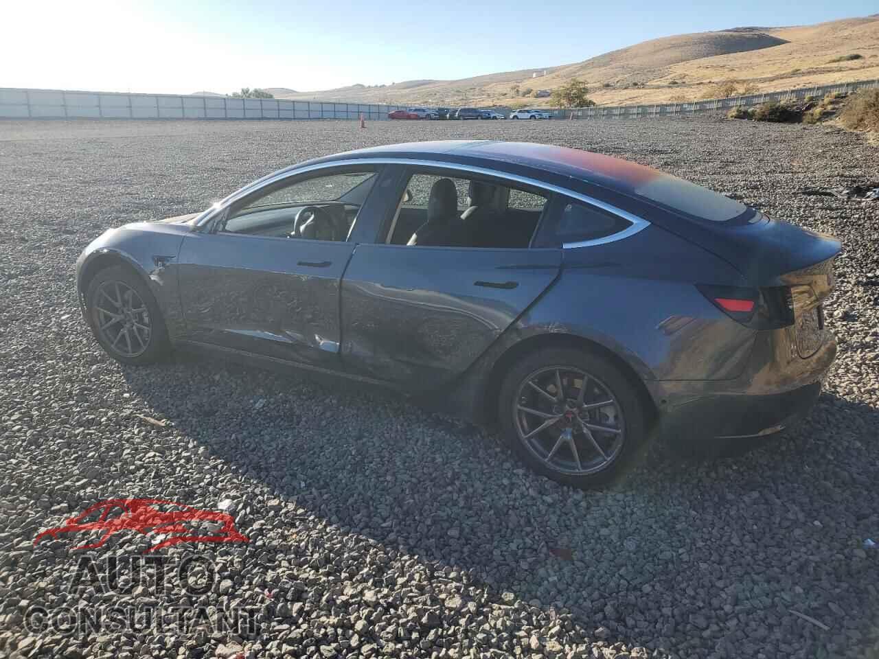 TESLA MODEL 3 2018 - 5YJ3E1EA1JF158212