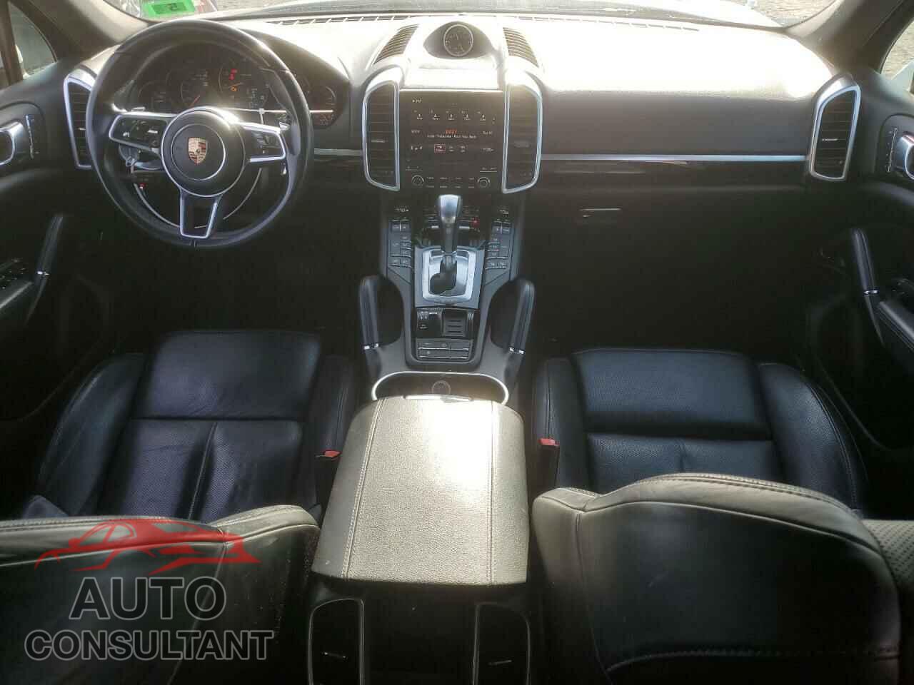 PORSCHE CAYENNE 2017 - WP1AA2A29HKA80698