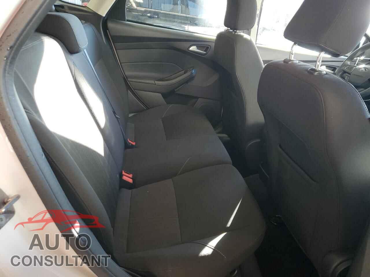 FORD FOCUS 2017 - 1FADP3K24HL219959