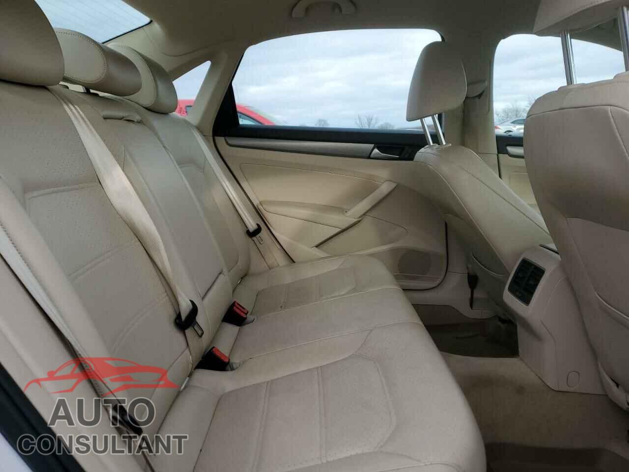 VOLKSWAGEN PASSAT 2015 - 1VWBS7A30FC004221