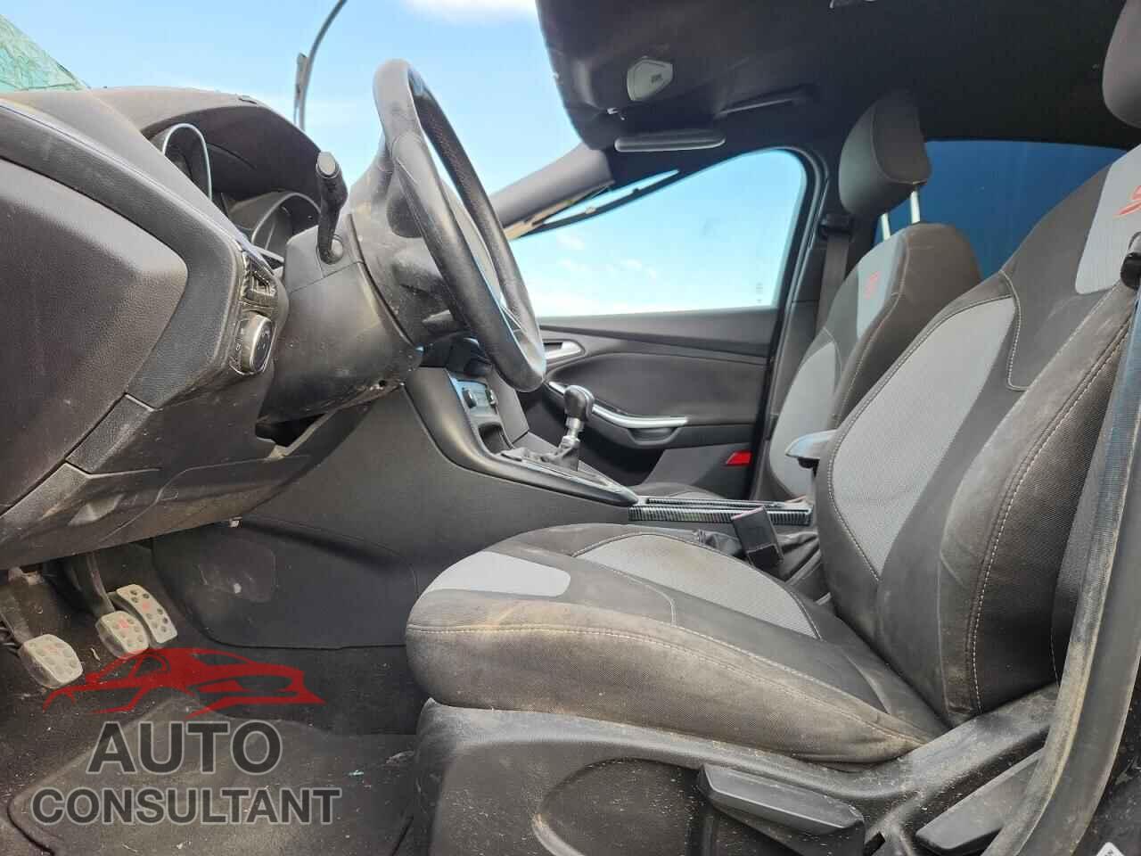 FORD FOCUS 2017 - 1FADP3L97HL319565