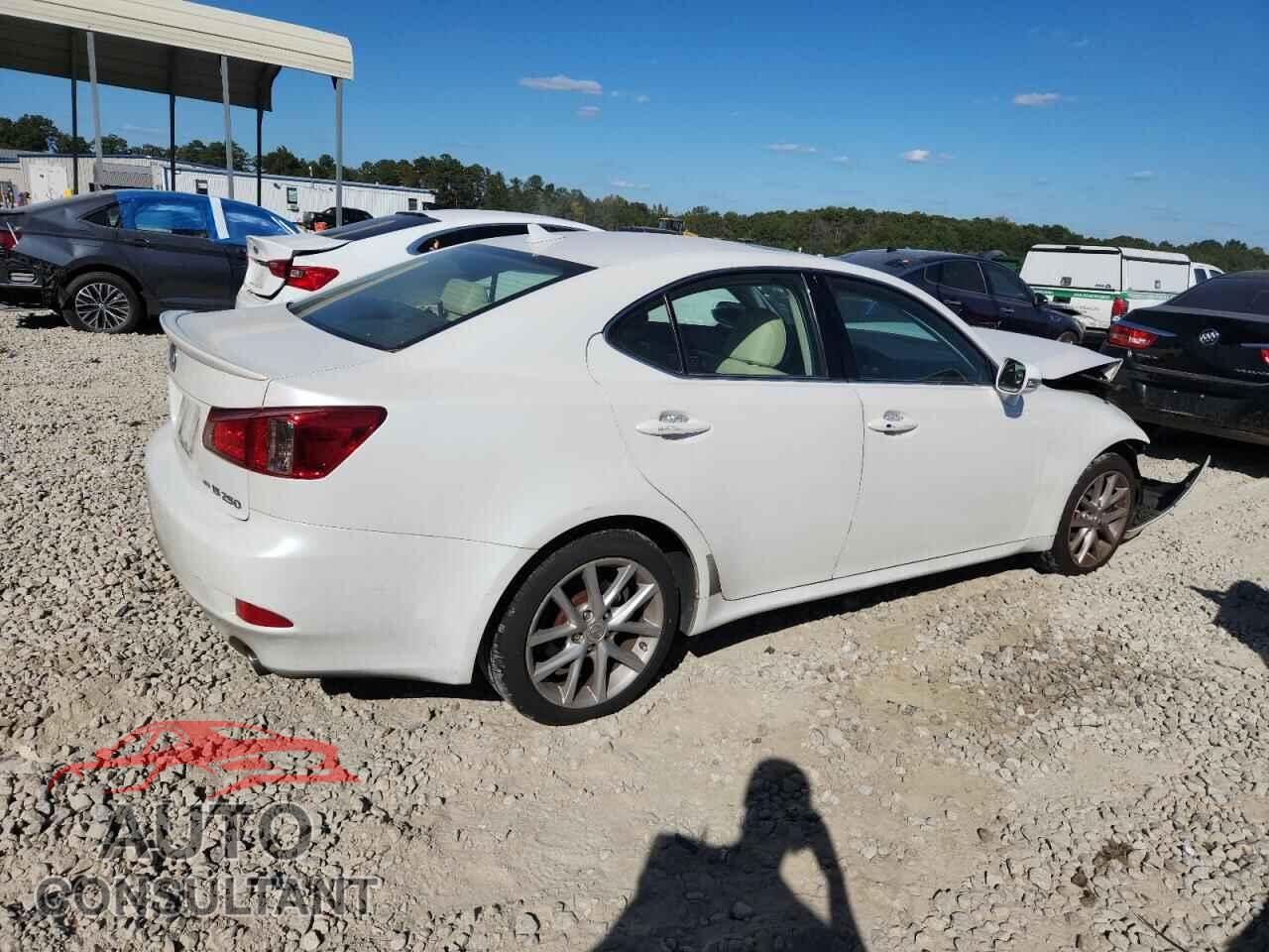 LEXUS IS 2011 - JTHCF5C26B5044983