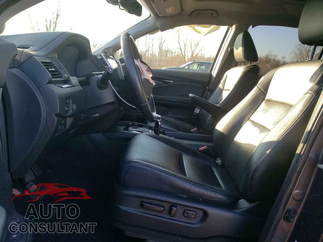 HONDA PILOT 2017 - 5FNYF6H94HB016884