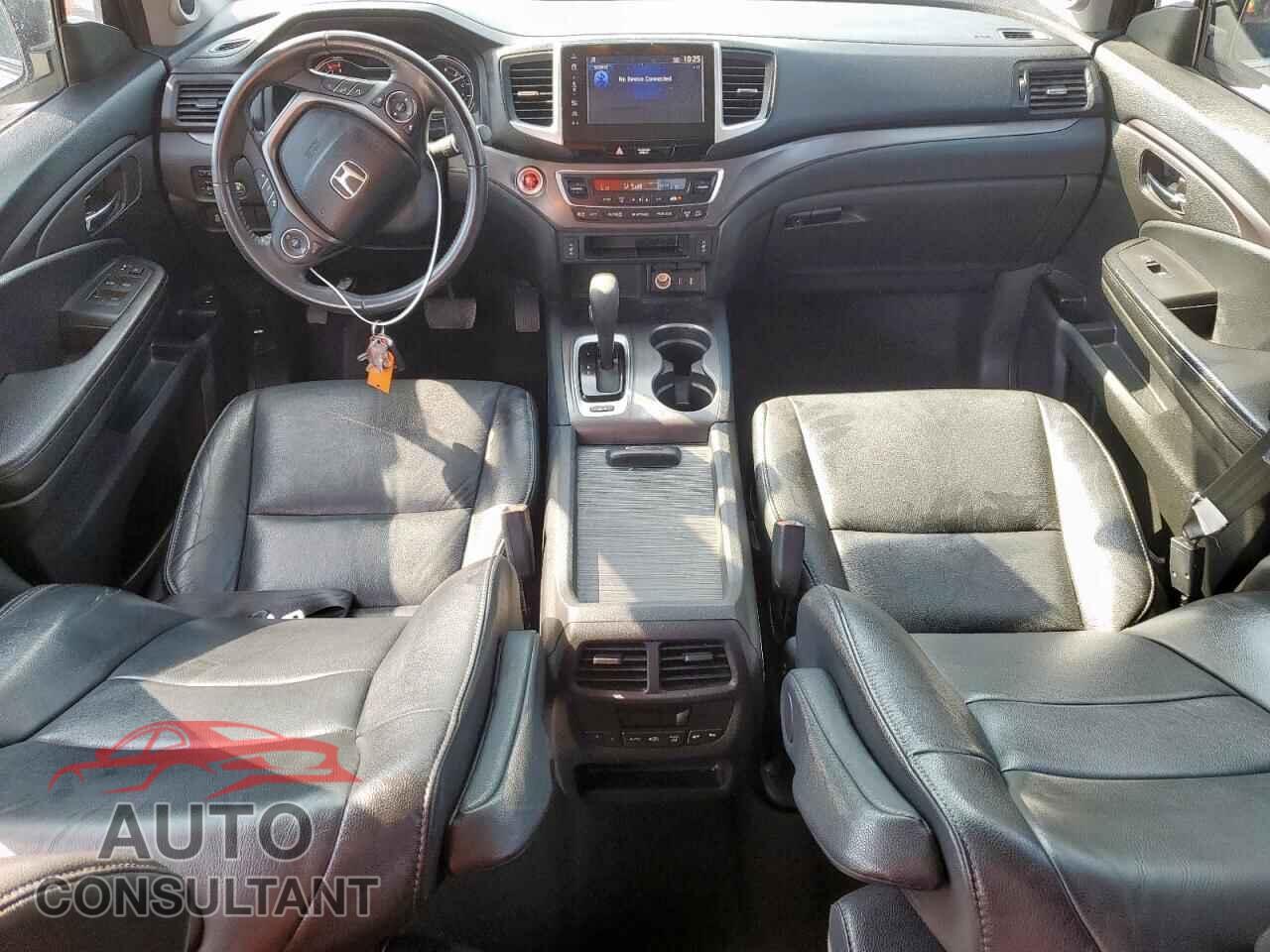 HONDA PILOT 2017 - 5FNYF6H55HB045212
