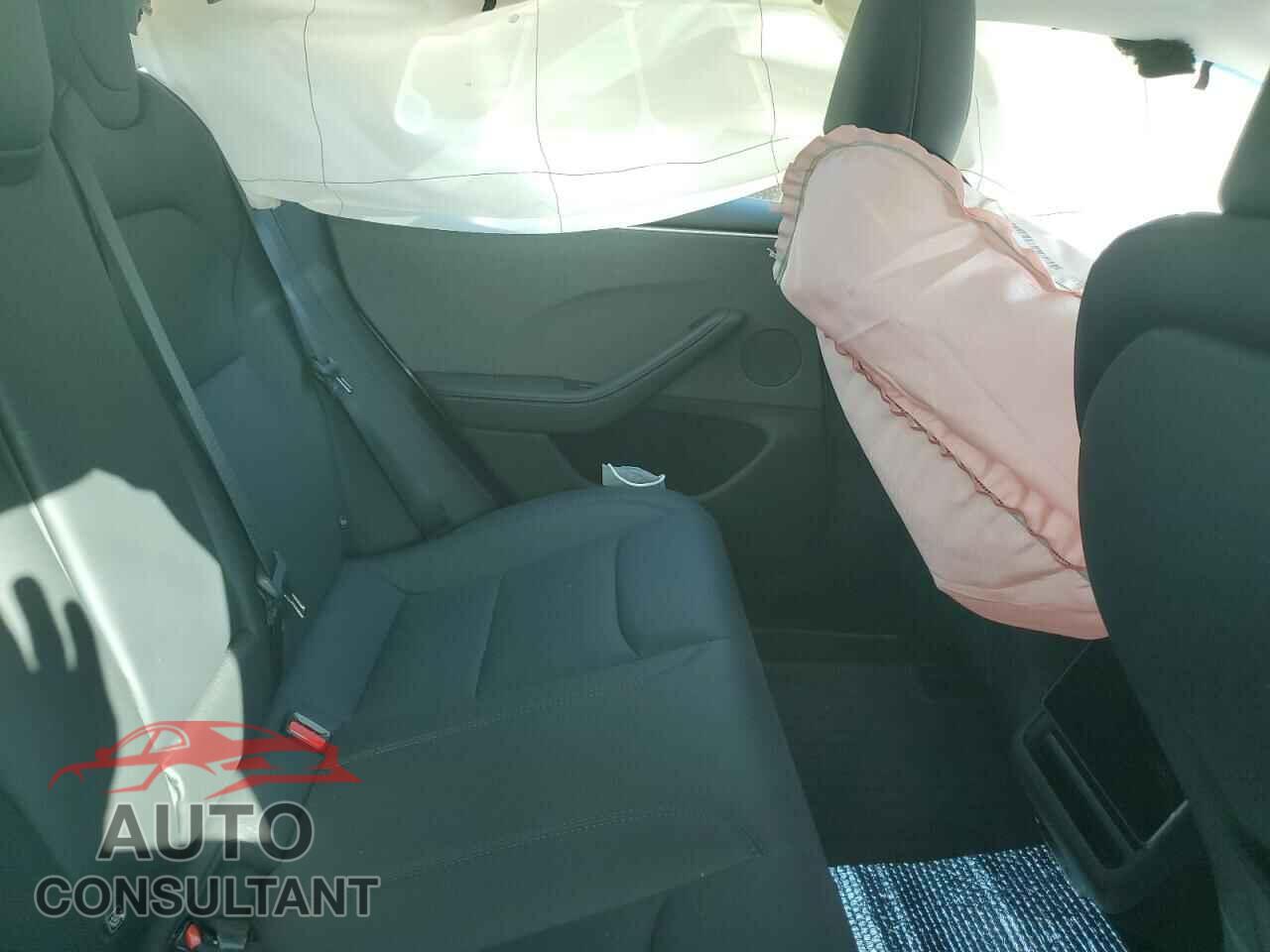 TESLA MODEL 3 2025 - 5YJ3E1EA5SF044179