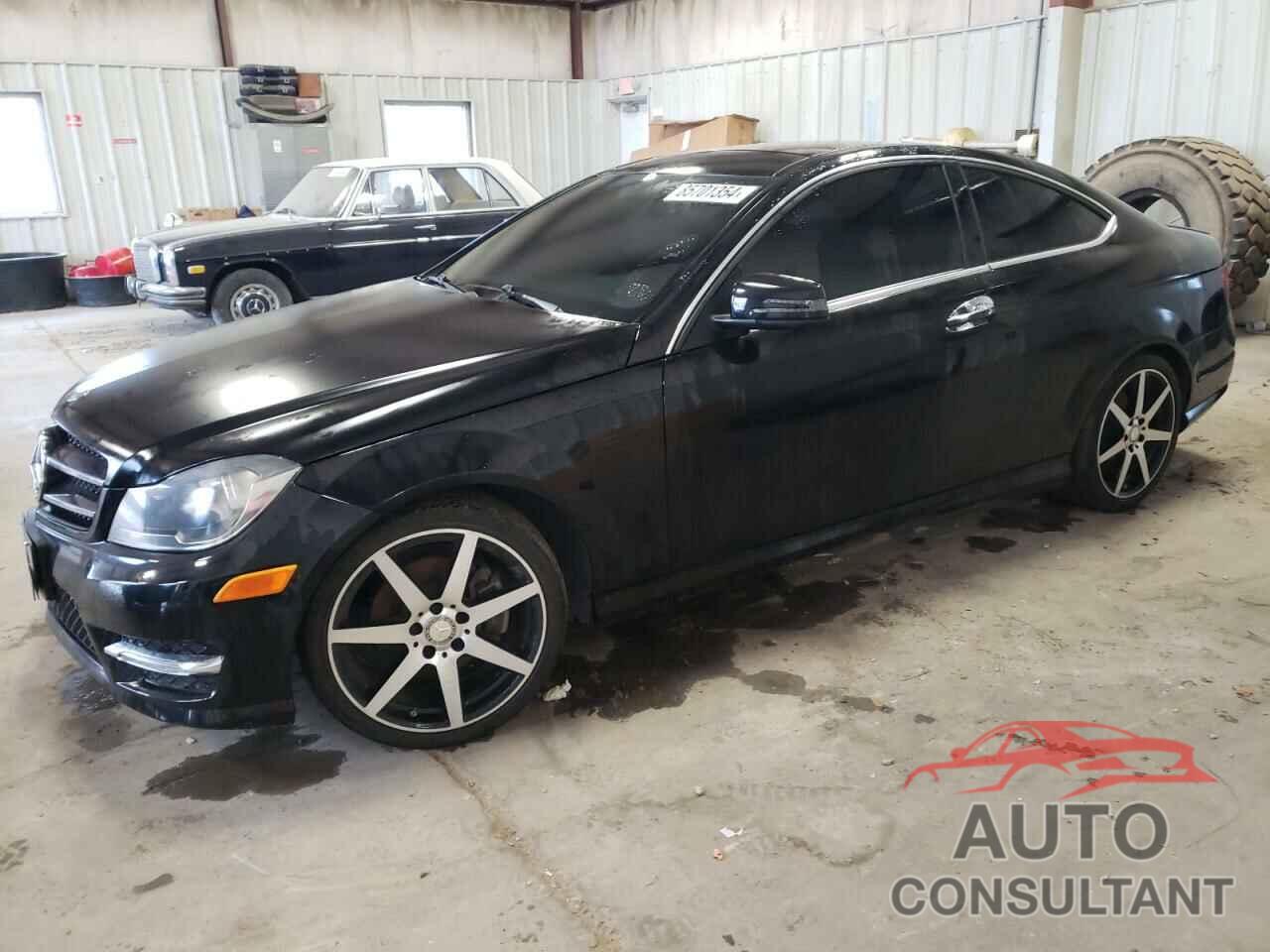 MERCEDES-BENZ C-CLASS 2015 - WDDGJ4HB4FG419323