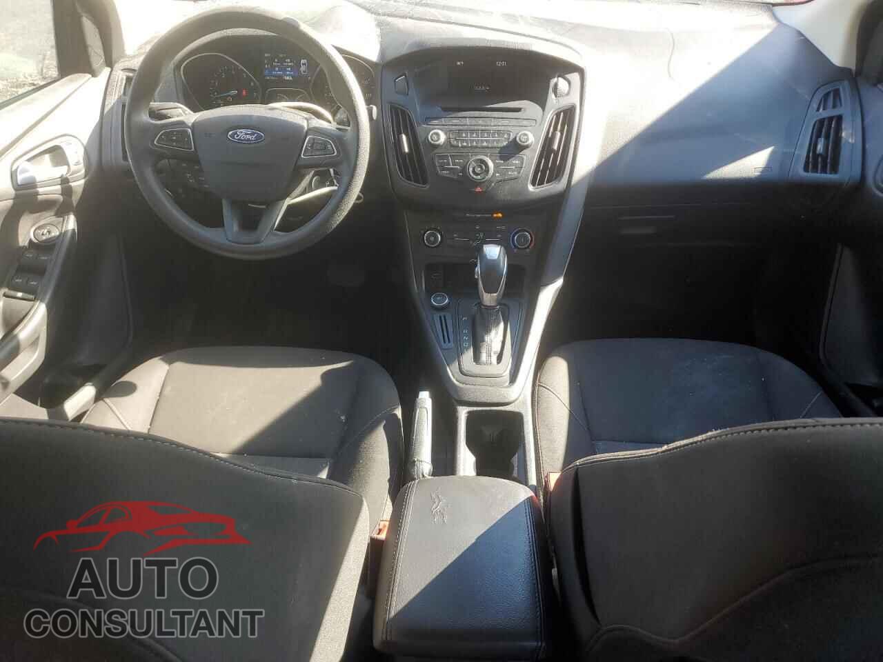 FORD FOCUS 2015 - 1FADP3F29FL208611