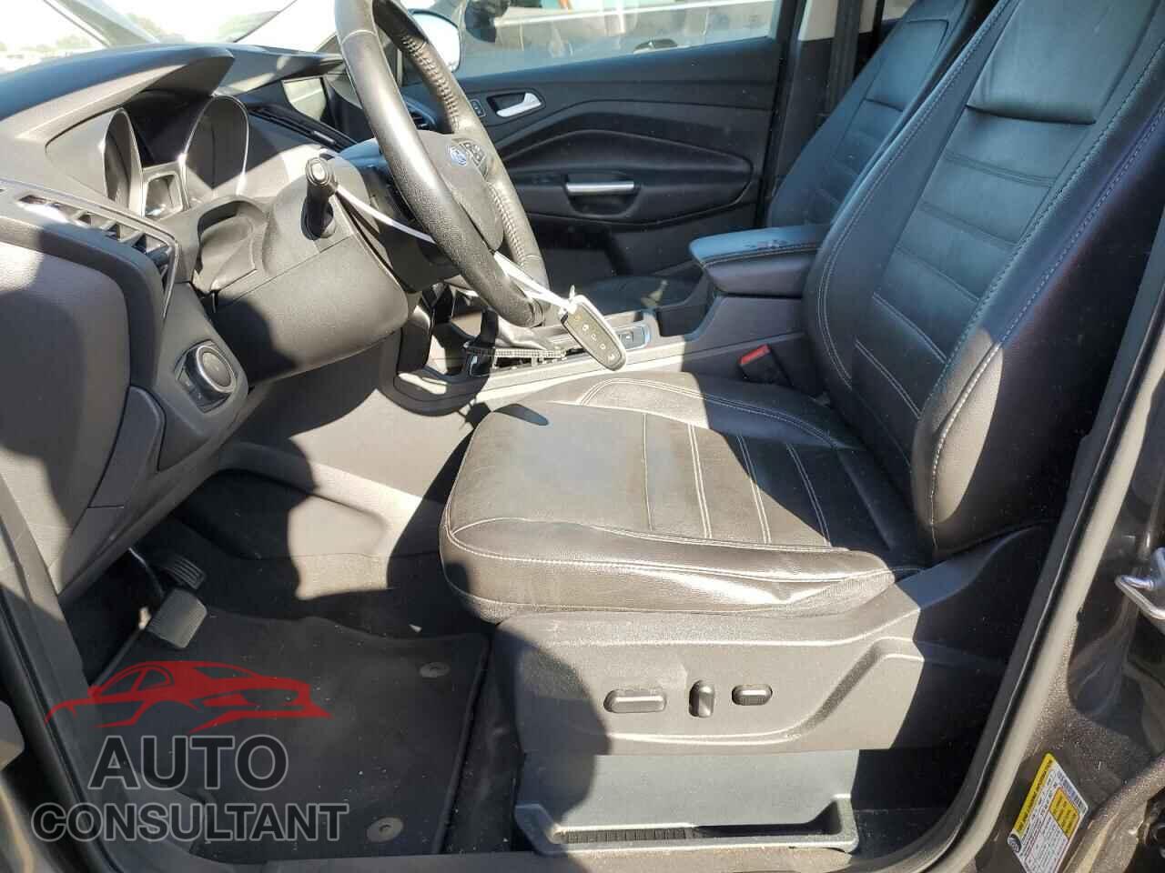 FORD ESCAPE 2017 - 1FMCU0J98HUB02984