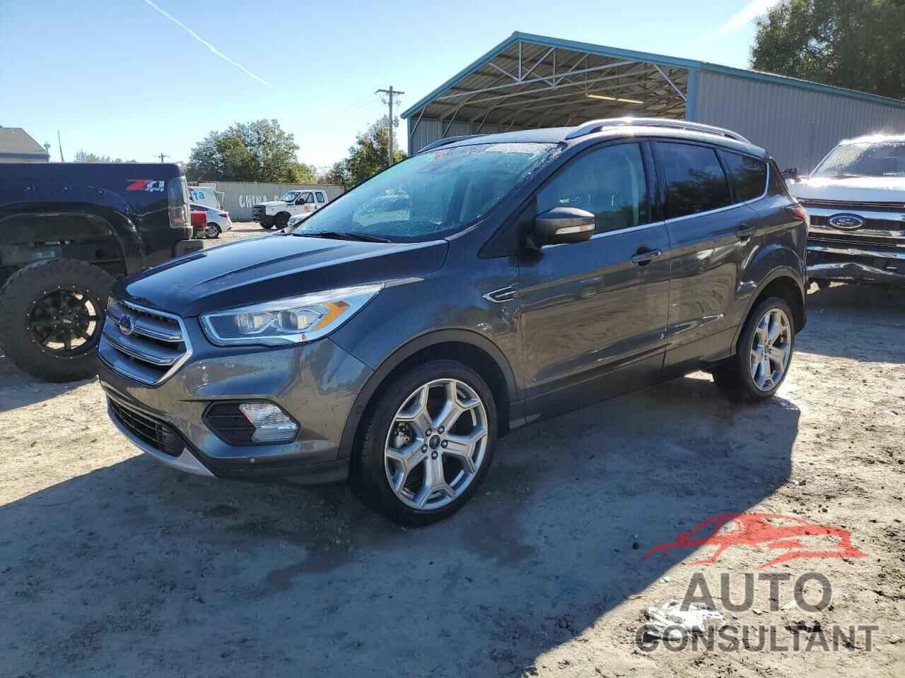FORD ESCAPE 2017 - 1FMCU0J90HUE30643
