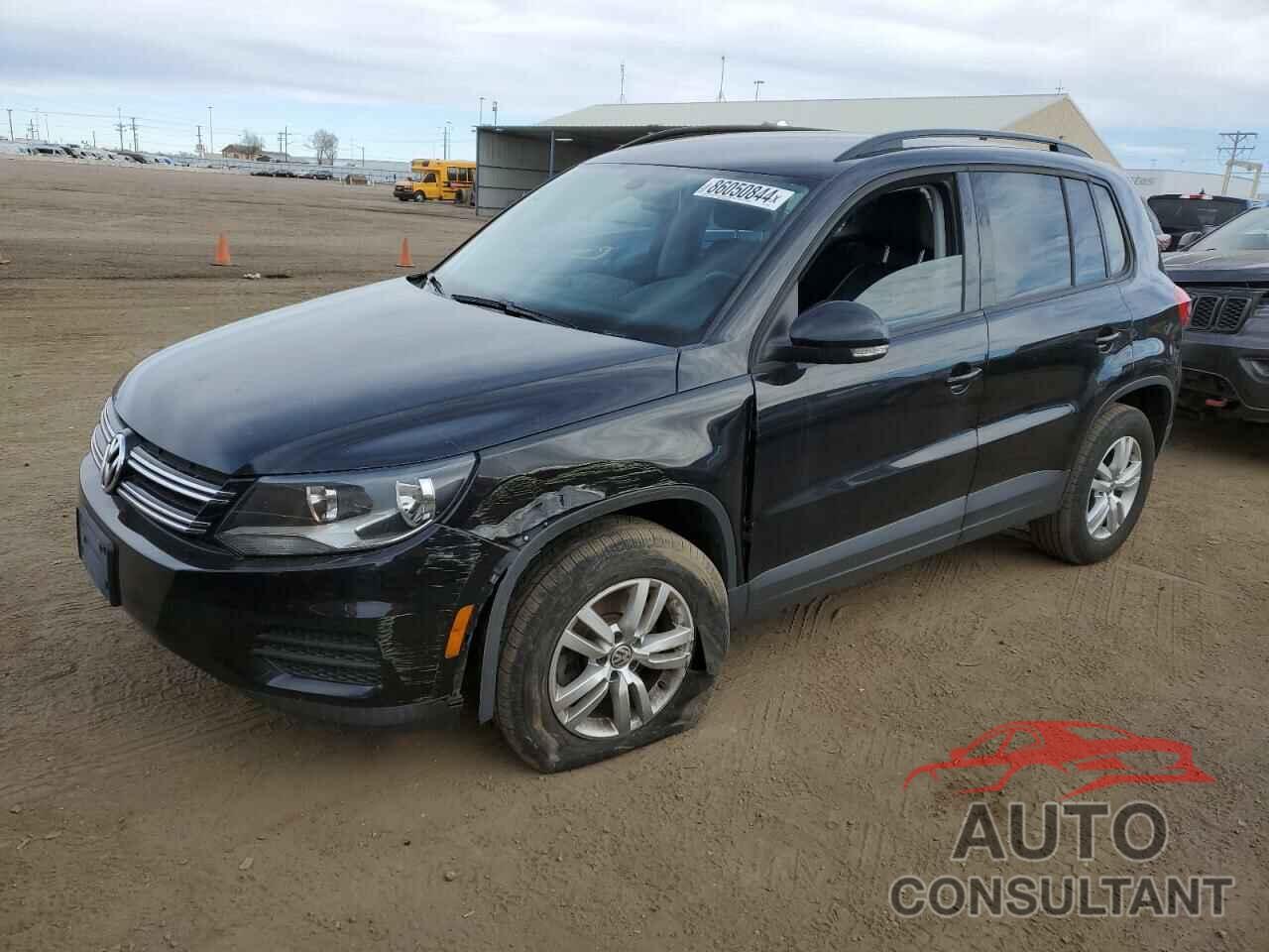 VOLKSWAGEN TIGUAN 2017 - WVGBV7AX5HK035353