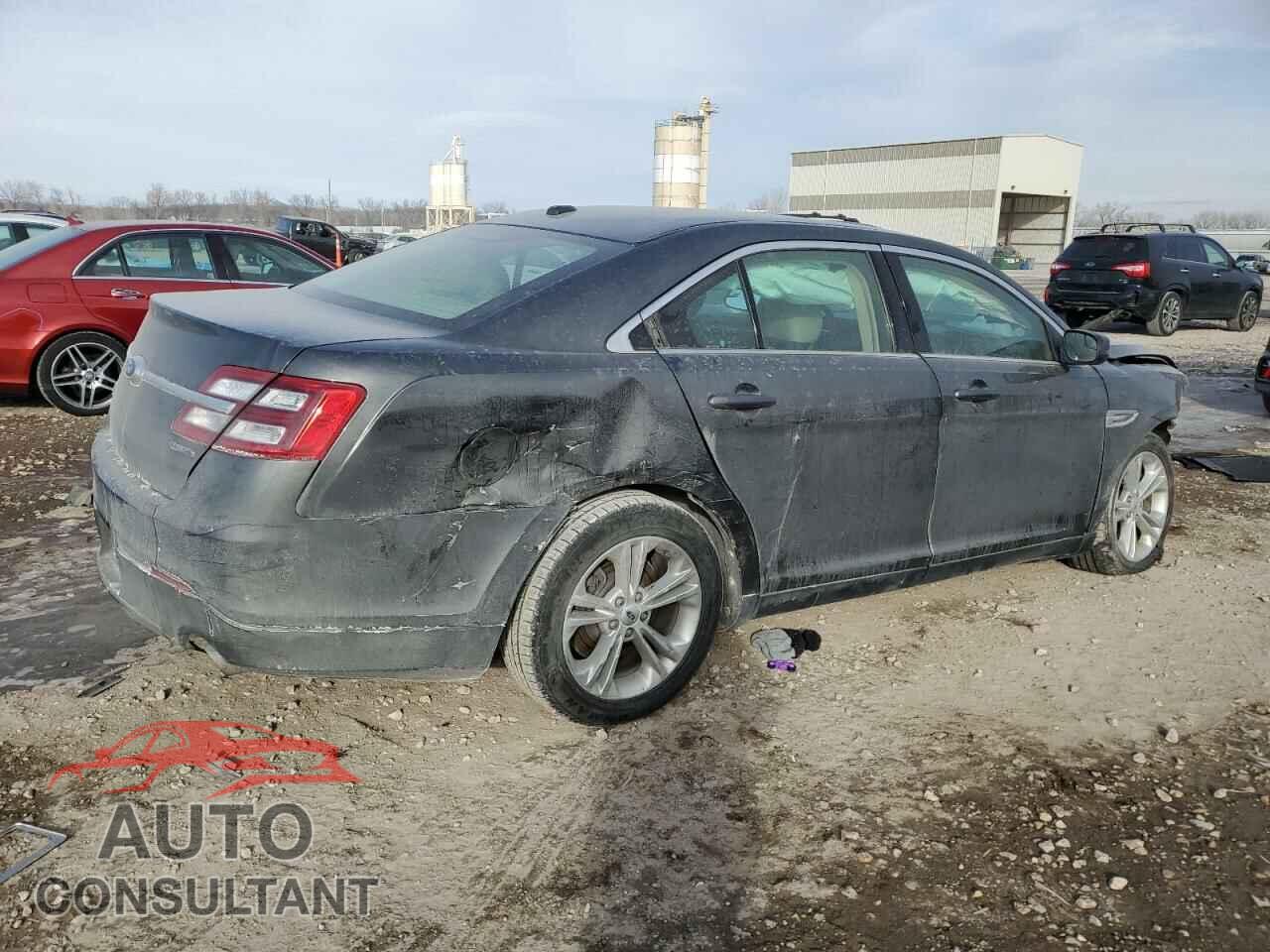 FORD TAURUS 2018 - 1FAHP2D84JG102040