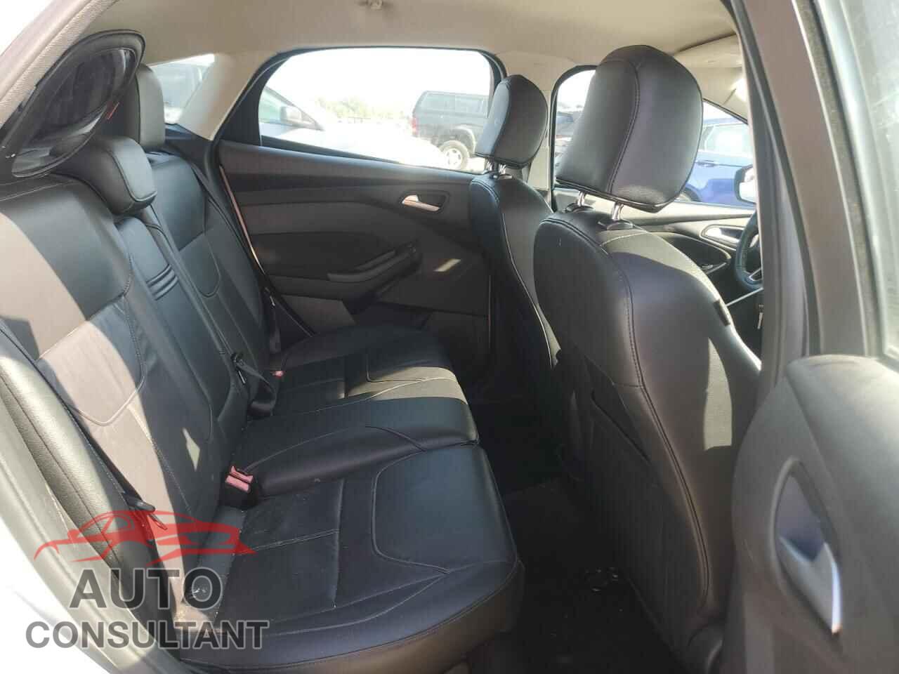 FORD FOCUS 2015 - 1FADP3K25FL234211