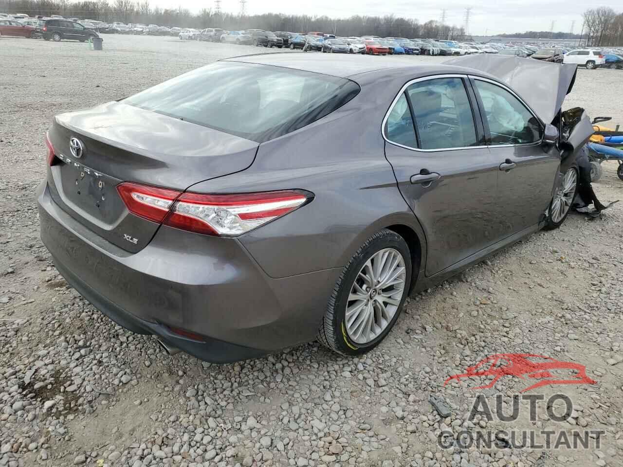 TOYOTA CAMRY 2018 - 4T1B11HK5JU095873