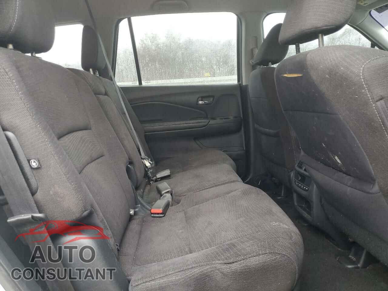 HONDA PILOT 2017 - 5FNYF6H38HB066070